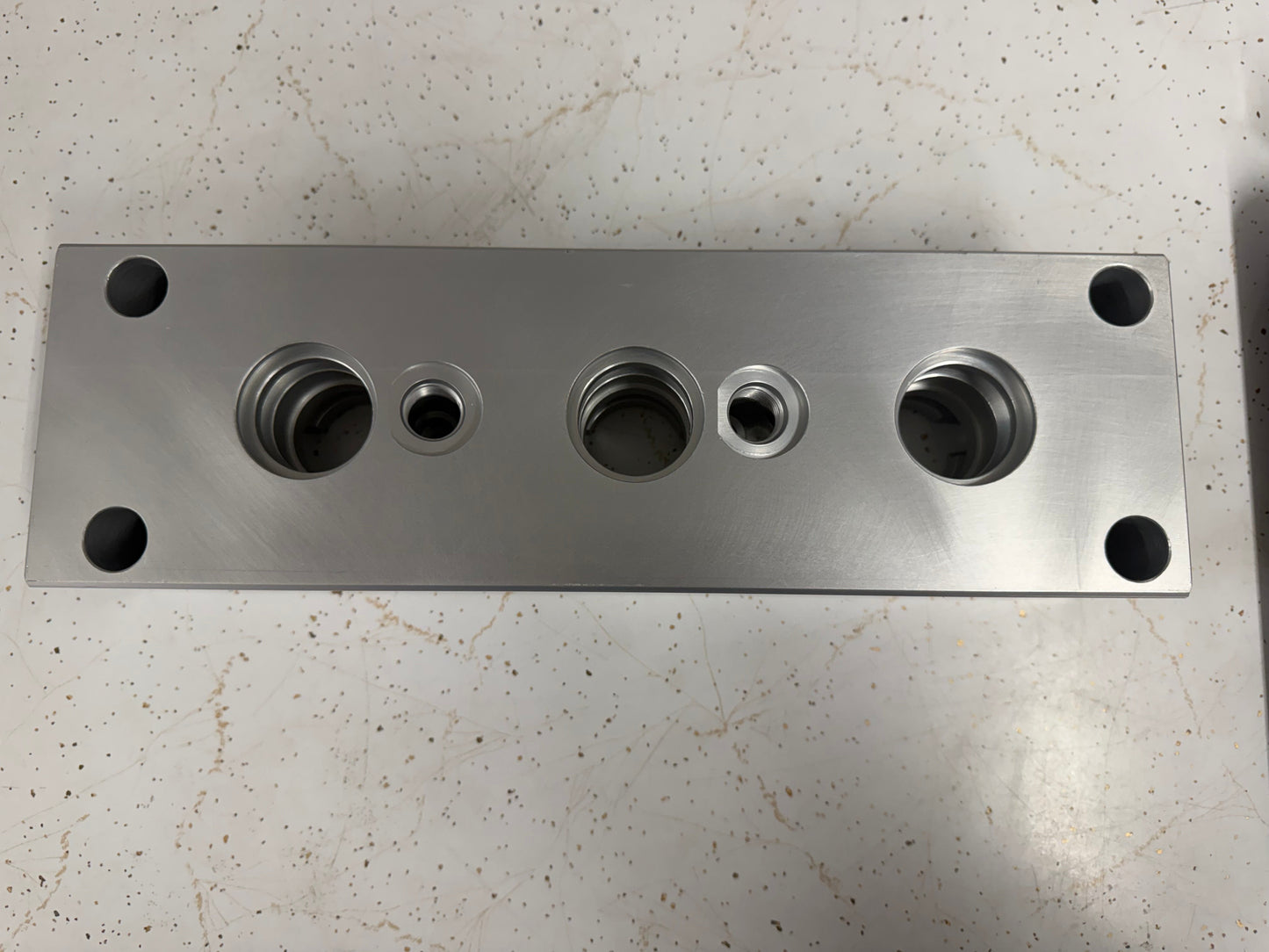 Hallco i-4000 - Head Manifold, Anodized